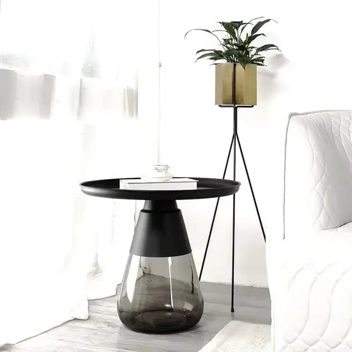 Table d'appoint ronde en métal pour salon