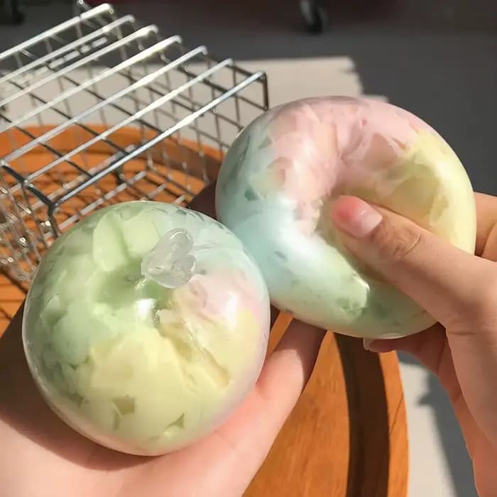 Boule anti-stress sensorielle artisanale au chocolat et à la menthe matcha, jouet à décompresser, boule de cire craquante, jouets de décompression doux