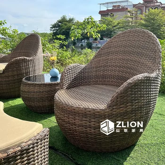 Tables et chaises en rotin