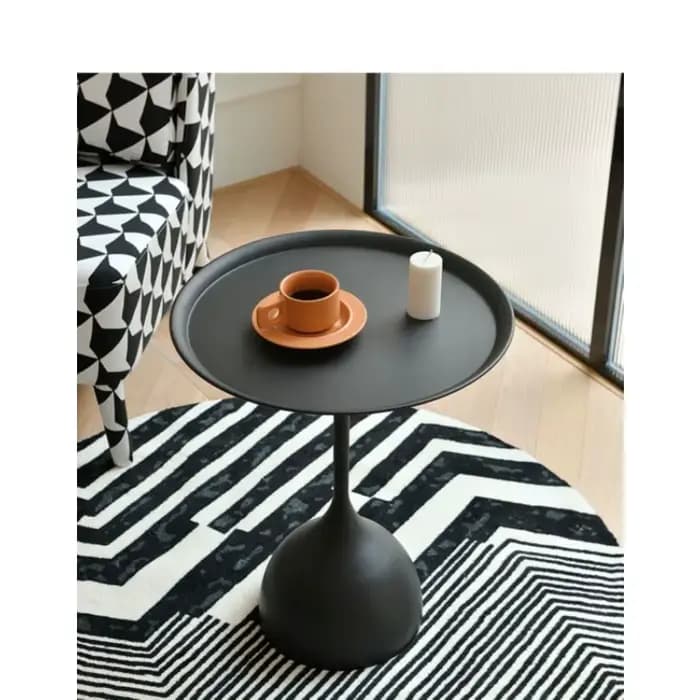 Table d'angle noire moderne et minimaliste pour salon