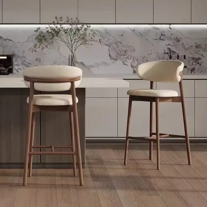 Chaises modernes en bois massif