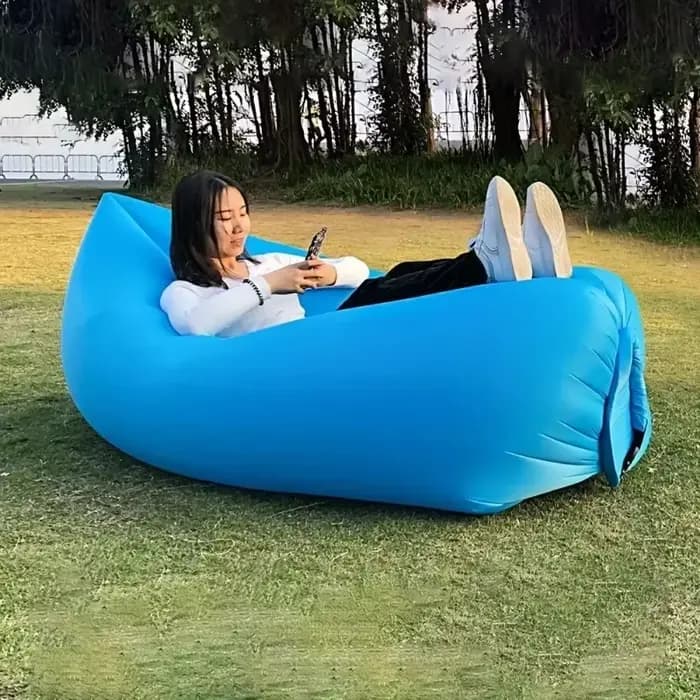Chaise longue gonflable avec poches