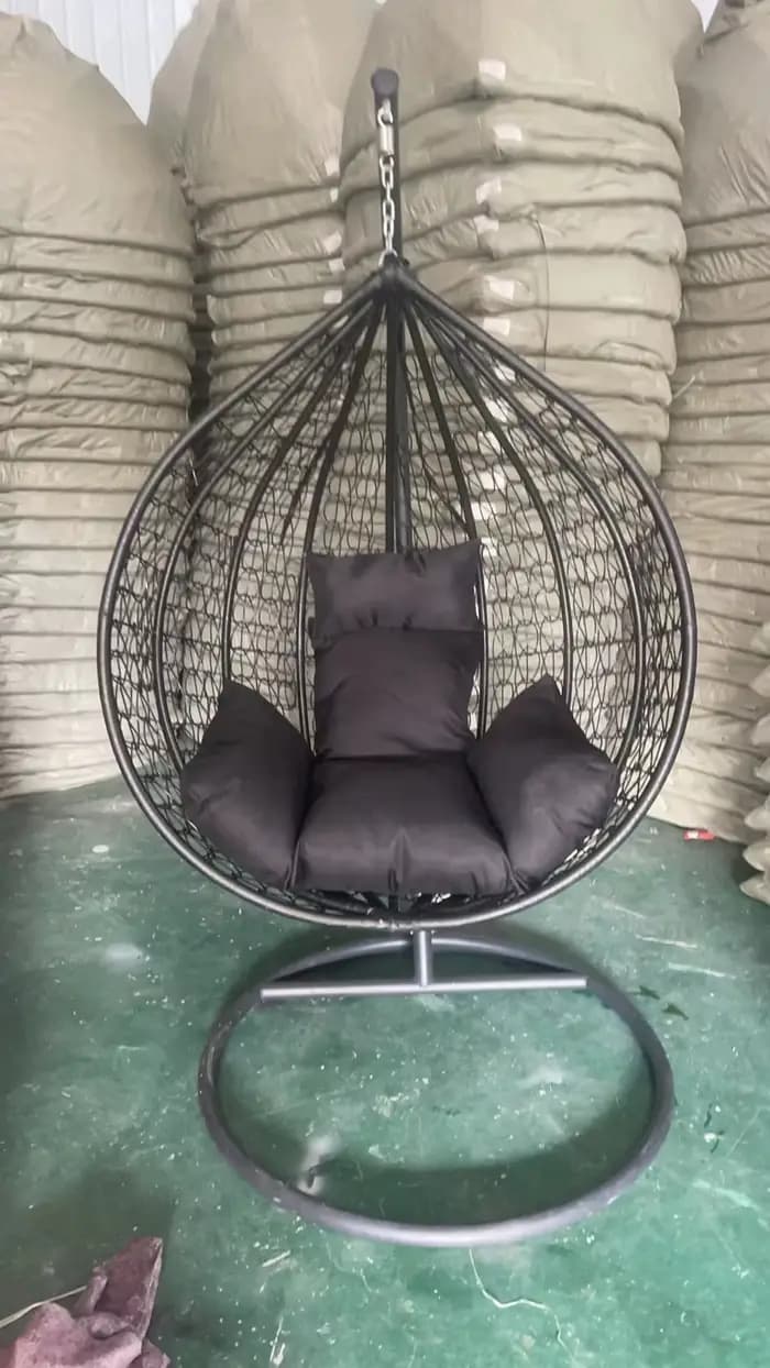 Fauteuil suspendu en rotin PE avec support métallique pour balcon