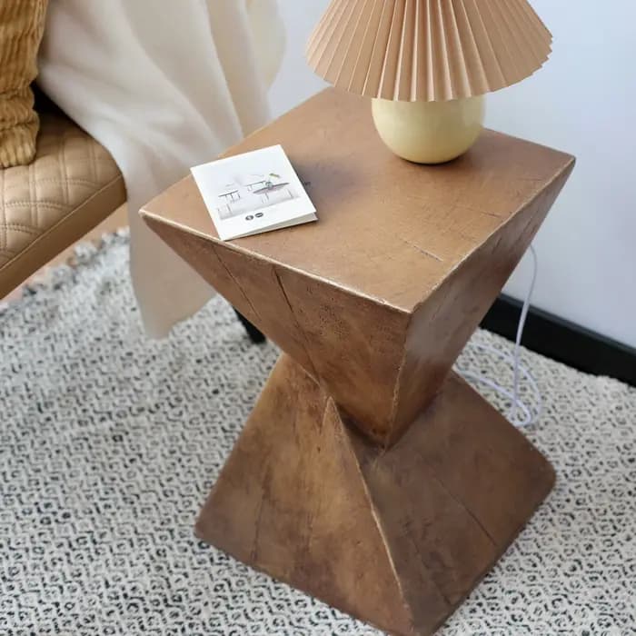 Table d'appoint légère en béton