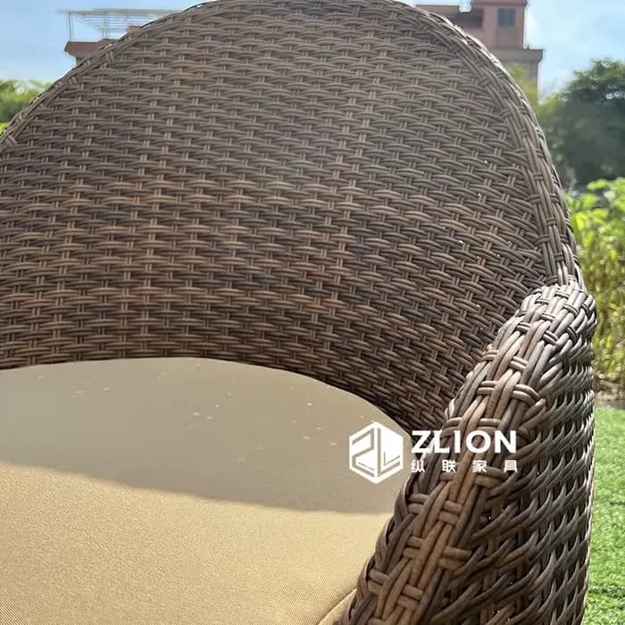Tables et chaises en rotin