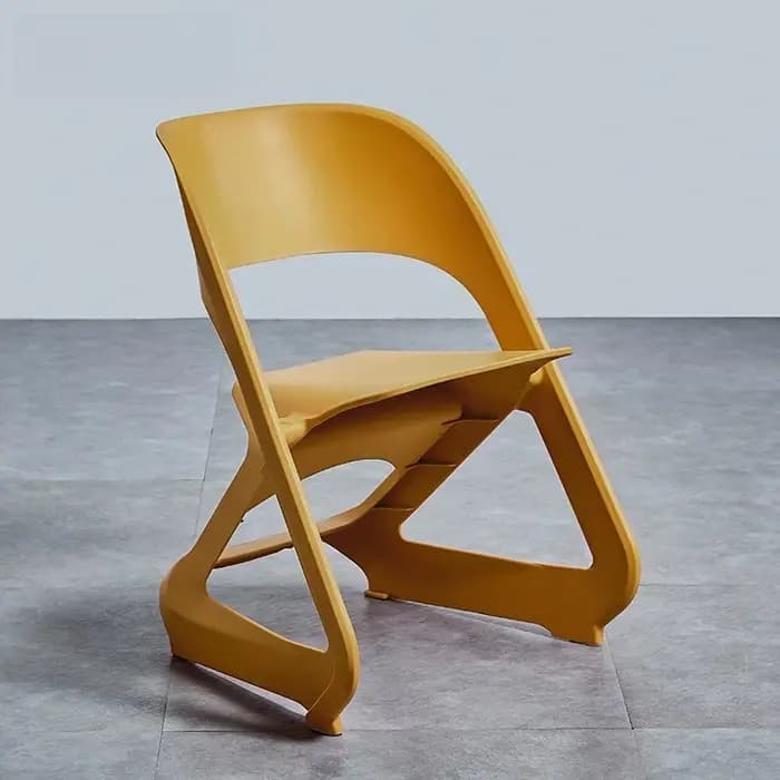 Chaise à dossier en plastique moderne et minimaliste pour la salle à manger à domicile