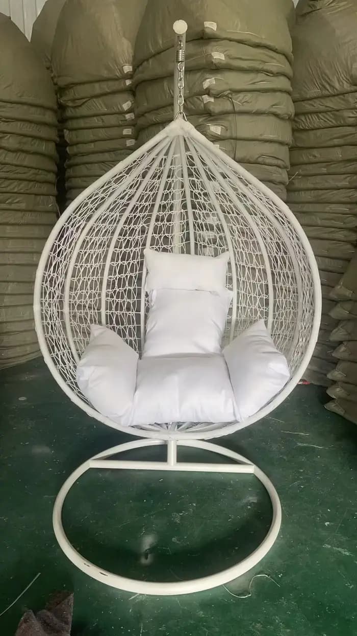 Fauteuil suspendu en rotin PE avec support métallique pour balcon, cour et terrasse